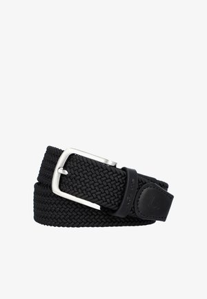 Wpleciony czarny pasek z prostokątną srebrną klamrą, z teksturowanym wzorem. Skórzany akcent w pobliżu klamry z wytłoczonym logo.