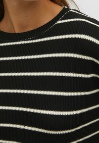 Stradivarius Sweter