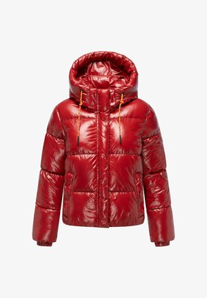 Giacca a vento rossa con finitura lucida, cappuccio oversize e polsini elasticizzati. Presenta dettagli con cordoncino e tasche frontali.