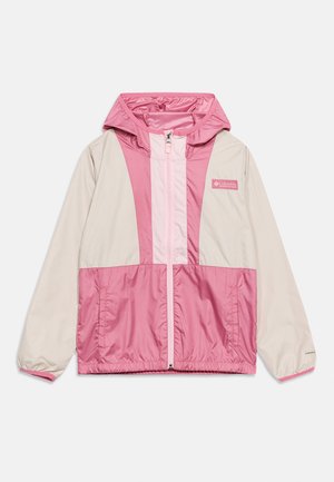 Veste coupe-vent Columbia rose et beige avec capuche, fermeture éclair avant, deux poches et poignets élastiques, conçue pour une tenue extérieure.