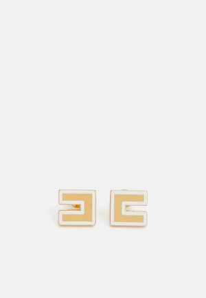 Boucles d'oreilles géométriques en tonneau d'or, mettant en avant des formes carrées avec des accents en émail blanc et des lignes intérieures contrastantes. Design moderne et élégant.