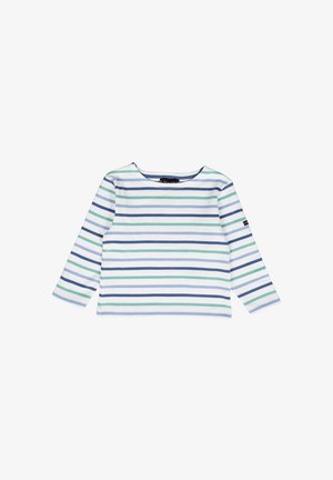 Chemise blanche à manches longues avec des rayures horizontales bleues et vertes, col rond, et petit écusson logo sur la manche gauche.