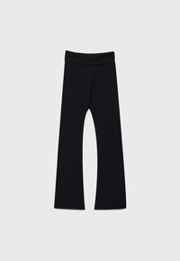 Leggings noirs évasés avec une large ceinture, fabriqués dans un tissu doux et extensible, présentant une texture lisse et sans motifs ni accents visibles.