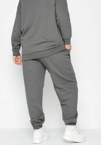Yours Clothing CUFFED JOGGERS - Trainingsbroek - charcoal