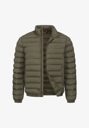 Olivenfarget puffjakke med quiltet mønster, høy krage, front med glidelås, elastiske mansjetter og nederkant, har en glatt, skinnende tekstur.