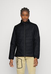 Sort quilted jakke med høj krave, frontlynlås og sidelommer. Har tekstureret stof og minimalistisk design.