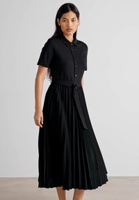 Tommy Hilfiger MIX PLEATED DRESS - Tričkové šaty - black