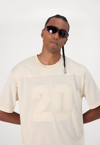 New Era Marškinėliai su spaudiniu - beige