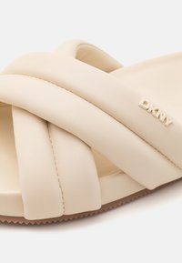 DKNY Platt slip-in - beige