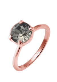 Roséguldring med en stor, rund, grågrøn facetteret sten, sikret af fire klør med en glat, poleret ring.
