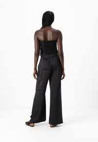 KARL LAGERFELD PANTS - Kapsáče - black