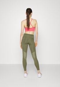 Nike Performance FAST - Leggings de corrida - medium olive