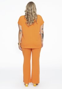 YOEK Wide Fit - T-shirts basic - orange