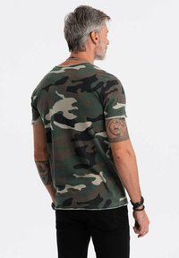 Ombre CAMO   - Triko s potiskem - green camo