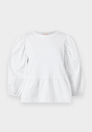 Bluză albă cu decolteu în formă de cerc, mâneci lungi bufante și tiv cu volane stratificate. Confecționată dintr-un material neted, fără modele vizibile sau accesorii metalice.