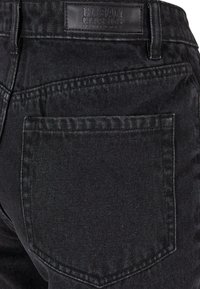 Thumbnail Image 9