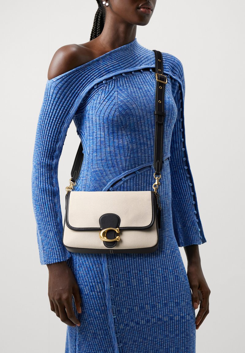 COACH SOFT TABBY SHOULDER BAG - Kabelka - salt stone/black
