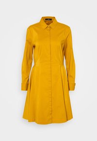 Żółta bawełniana sukienka koszulowa z długimi rękawami, kołnierzykiem, zapięciem na guziki oraz rozkloszowanym dołem. Charakteryzuje się gładką fakturą i wyrazistym krojem.