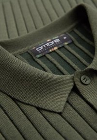 Unselected, olive