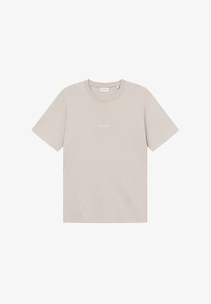 Beige Baumwoll-T-Shirt mit kurzen Ärmeln, rundem Halsausschnitt und dezentem 'LES DEUX'-Text in Weiß auf der Vorderseite. Glatte Textur.