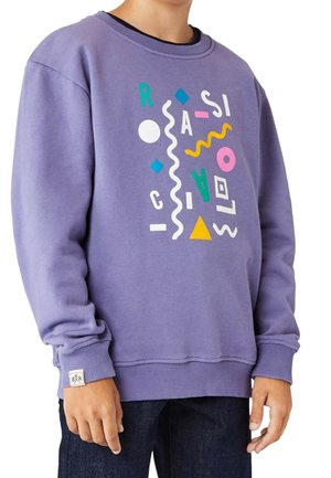 Sweat-shirt violet avec des poignets et un ourlet côtelés, présentant des motifs et des formes géométriques colorés en blanc, rose, vert, jaune et bleu.
