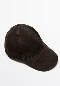 Cappello da baseball in suede marrone con costruzione a sei pannelli, cuciture a contrasto e visiera curva. Tessuto morbido con finitura liscia.