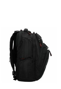 Mochila negra con múltiples compartimentos con cremalleras, un panel trasero acolchado y correas ajustables. Fabricada con un material duradero con detalles de malla.