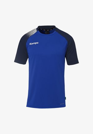 Blaues Sport-T-Shirt mit kurzen Ärmeln, schwarzen Akzenten und geometrischem Muster auf der Schulter. Verfügt über einen runden Kragen und atmungsaktives Material.
