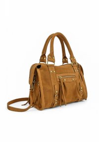 Sac à main en daim beige avec double poignée supérieure, bandoulière amovible, accents en métal doré, poche zippée et détail de frange décorative.