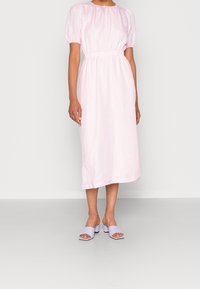 Forever New Vardagsklänning - pink