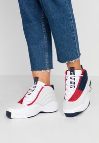 Tommy Jeans Sneakersy wysokie