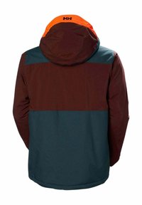 Wasserabweisende Jacke mit Kapuze, die burgunderrote, teal- und orangefarbene Farbblöcke aufweist. Glatte Textur, technischer Stoff, minimalistisches Design.