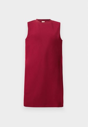 Vestido sin mangas en rojo oscuro, con un cuello alto, textura suave y una silueta recta con bolsillos laterales.