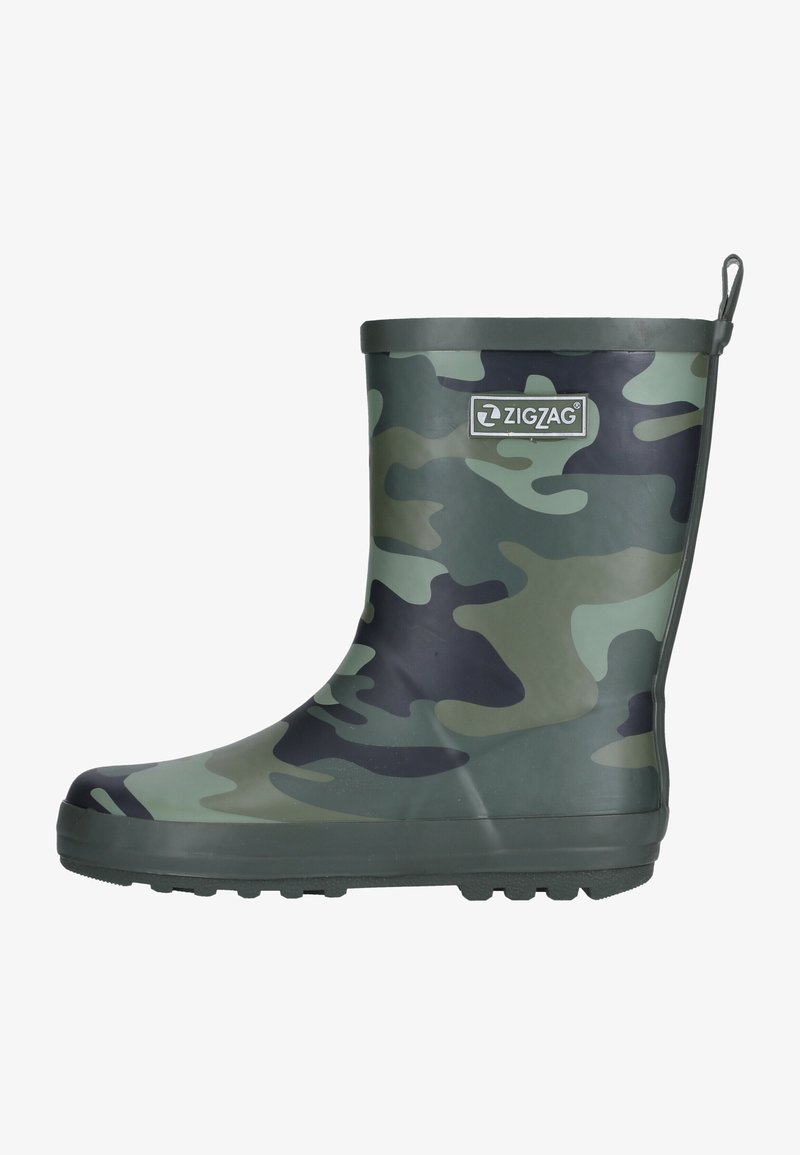 Botte de pluie en caoutchouc camouflage vert avec une texture lisse, un bout rond et une semelle robuste. Présente une languette de tirage et une étiquette de marque sur le côté.