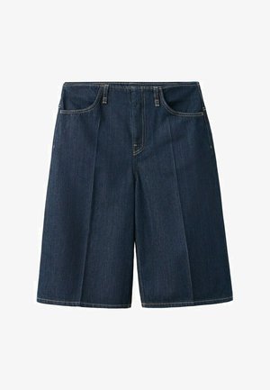 Shorts di jeans blu scuro fino al ginocchio con tasche frontali, passanti per cintura e cuciture visibili su sfondo bianco.