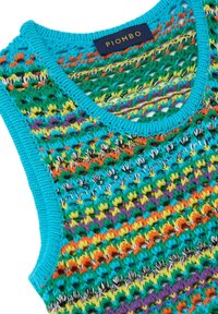 Top in maglia con un vibrante motivo multicolore caratterizzato da accenti in verde, blu, arancione, giallo e viola; orlo blu a costine.
