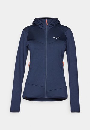Navy sininen urheilutakki, jossa on istuva muotoilu, teksturoitu kangas, huppu ja kaksi etutaskua vetoketjulla. Varustettu oransseilla vetoketjun vedin-painikkeilla ja logokoristeilla.