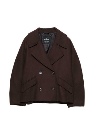 Giacca in lana marrone scuro doppiopetto con ampi revers, due tasche frontali e bottoni neri, dotata di una fodera interna liscia.