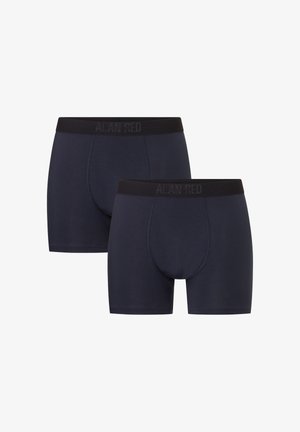 Zwei Paar dunkelblaue Herrenboxershorts mit schwarzen Bundbändern, dezent mit schwarzem Schriftzug "ALAN RED" auf den Bändern.