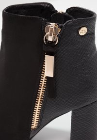 XTI Ankle boot