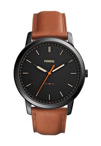 Montre ronde noire avec un cadran noir, des index dorés et des aiguilles orange. Dotée d'un bracelet en cuir brun et d'un logo Fossil sur le cadran.