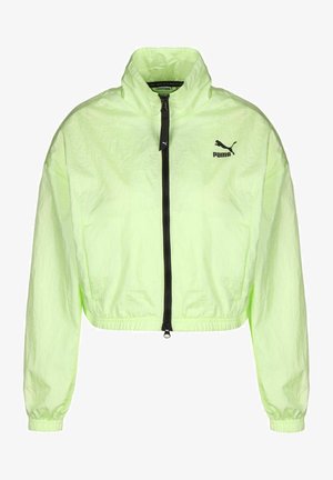 Lyhyt takki neonvihreänä, valmistettu kevyestä kankaasta. Varustettu korkealla kauluksella, etuvetoketjulla ja mustalla Puma-logolla rinnassa.