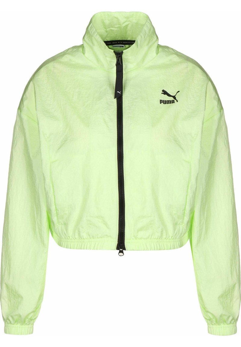 Zkrátená bunda v neonovej zelenej farbe, vyrobená z ľahkého materiálu. Má vysoký golier, predné zipsové zapínanie a čierne logo Puma na hrudi.