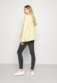 Envie de Fraise SEAMLESS - Leggings - Calças - grischine