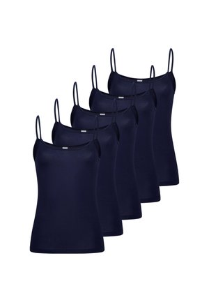 Cinq camisoles bleu marine à fines bretelles disposées en rangée décalée sur un fond blanc.