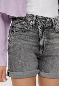 QS Short en jean - schiefergrau