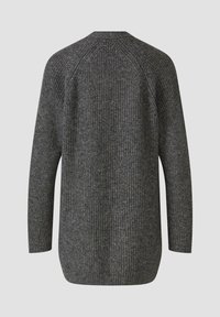 Ciemnoszary sweter robiony na drutach o teksturowanym wykończeniu, z rękawami raglanowymi i prostym dołem, zaprojektowany z myślą o luźnym kroju.
