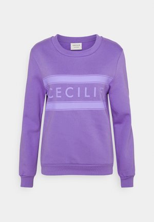 Fioletowa bluza z długim rękawem i okrągłym dekoltem, z prążkowanymi mankietami i dołem, z napisem „CECILIE” na poziomym pasie na wysokości klatki piersiowej.