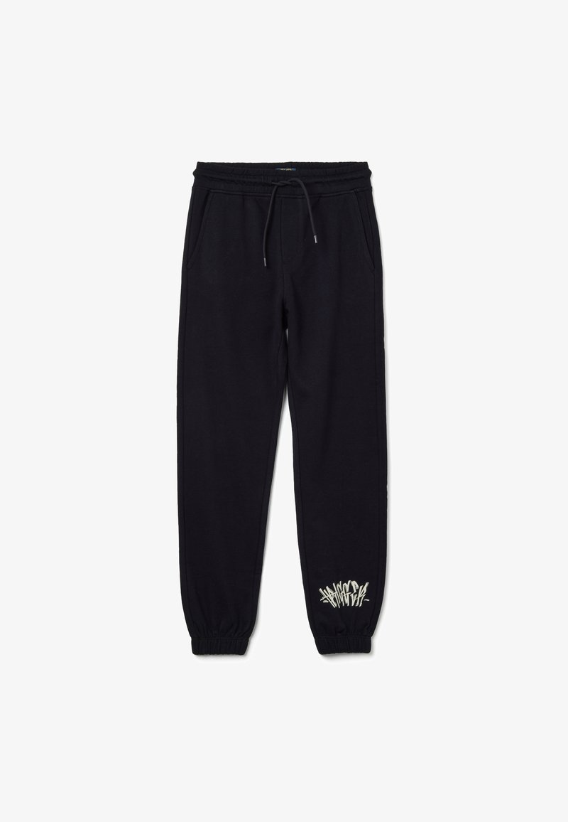 Schwarze Sweatpants mit elastischem Bund und Bündchen, Seitentaschen, Kordelzug und weißem Graffiti-Stil Druck nahe dem linken Knöchel.