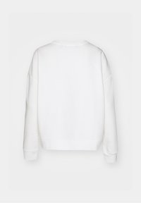 Vit sweatshirt med en enkel design, rund halsringning, långa ärmar och ribbade ärmslut. Slät textur, kort passform och utan synliga mönster.